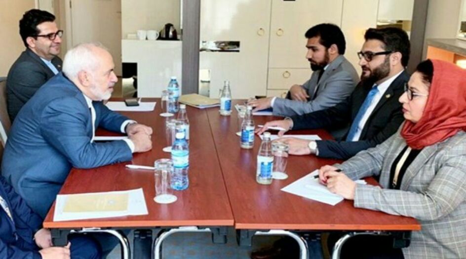 ظريف يلتقي مستشار الامن الوطني الافغاني