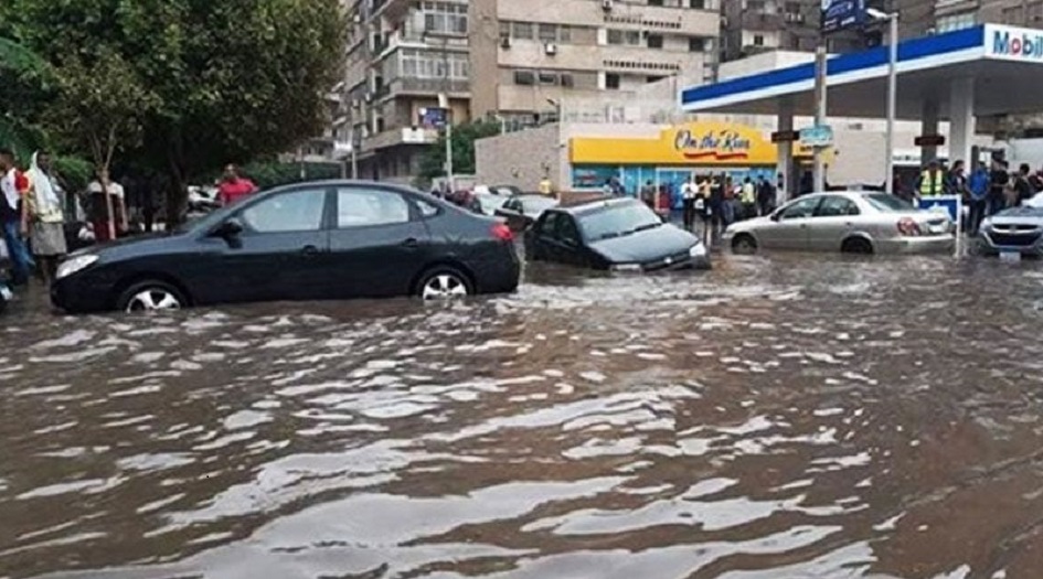 الأمطار تغرق شوارع مصر... الحصيلة عشرون قتيلاً 