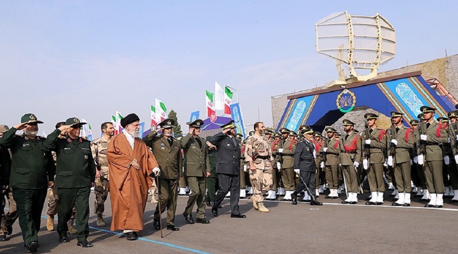 الامام الخامنئي يحضر مراسم تخرّج طلاب جامعات ضباط الجيش الإيراني