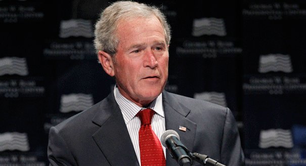 بالصور والفيديو... .زيارة سرية لجورج بوش الابن لدولة خليجية