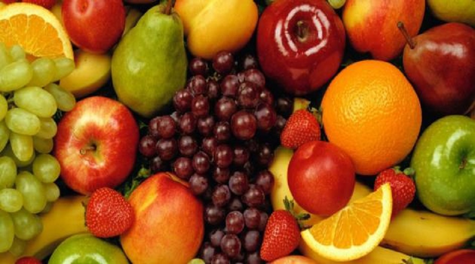 أكل الفاكهة قبل النوم مباشرة يسبب الأرق .. اعرف السبب