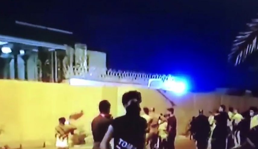 ترامب يعاود نشر فيديو الاعتداء على القنصلية الايرانية بكربلاء