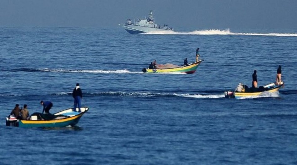 قوات الاحتلال تستهدف قوارب الصيادين شمال قطاع غزة