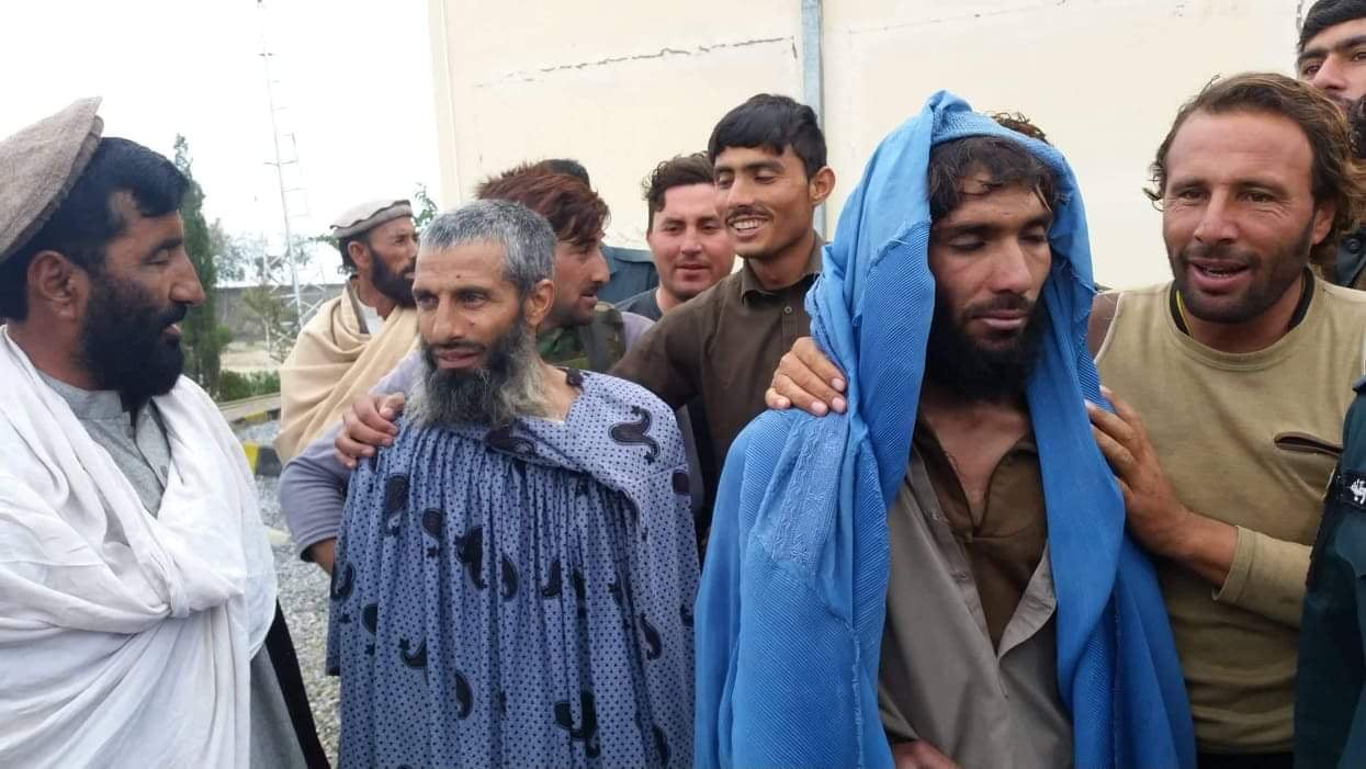 دستگیری چهار عضو داعش در شرق افغانستان با لباس زنانه !!
