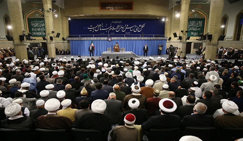 المشاركون في مؤتمر الوحدة يلتقون قائد الثورة الاسلامية