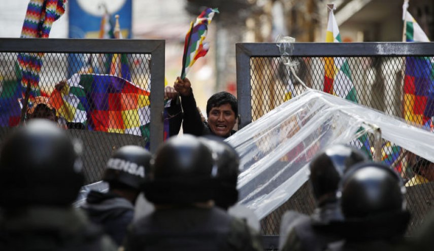 دبلوماسيو فنزويلا يغادرون بوليفيا