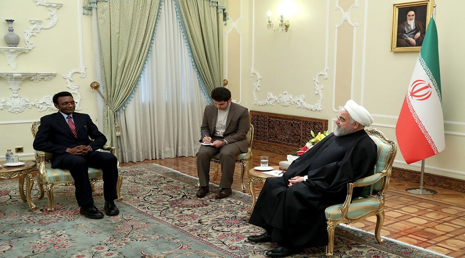 الرئيس روحاني يؤكد على تنمية التعاون مع زيمباوي في القطاع الخاص