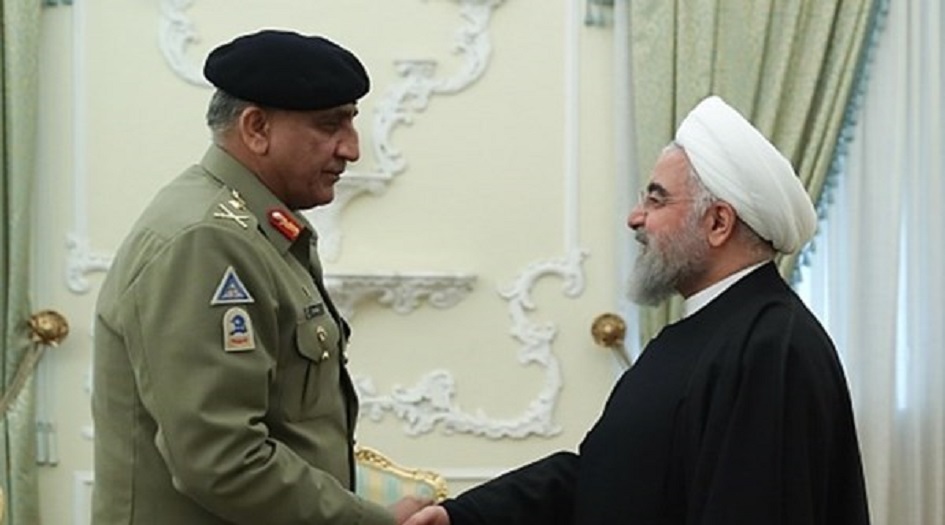الرئيس روحاني يؤكد لقائد الجيش الباكستاني على تعزيز العلاقات بين الشعبين الإيراني والباكستاني 