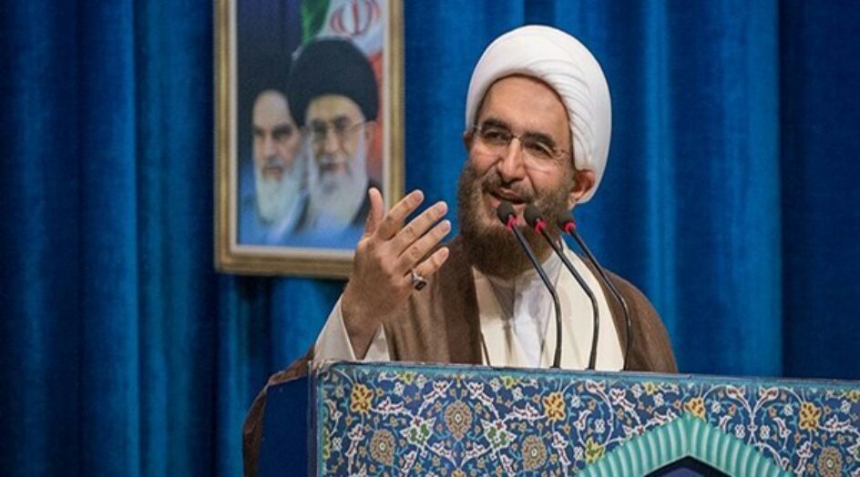 خطيب جمعة طهران: اميركا منهكة مثل الاسد العجوز