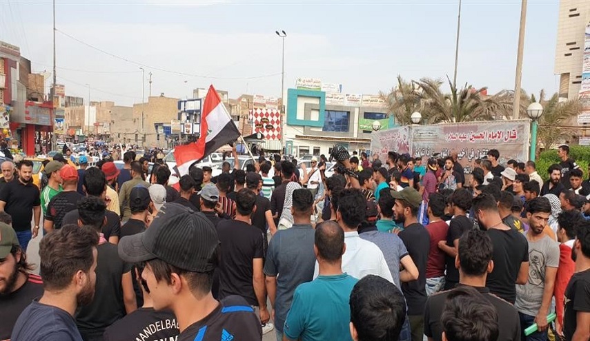 شاهد القوات الأمنية العراقية تدخل ساحة الحبوبي وسط الناصرية ..