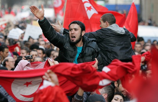 سومین شب متوالی تظاهرات تونسی‌ها علیه فقر و حاشیه‌نشینی