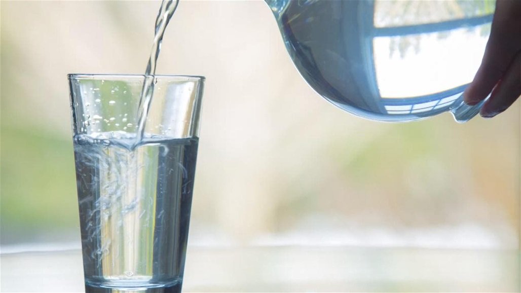 فوائد صحية كثيرة لشرب الماء... لكن ما الكمية المناسبة؟