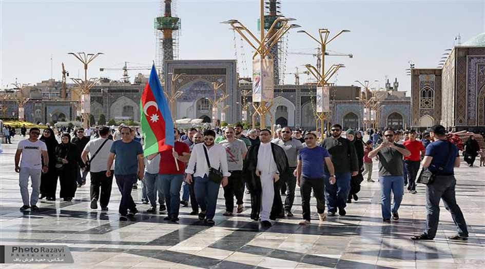 أكثر من 950 زائرا أذربيجانيا يتشرفون بزيارة الحرم الرضوي المطهر