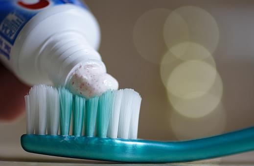 كشف فائدة "غير متوقعة" لتنظيف الأسنان
