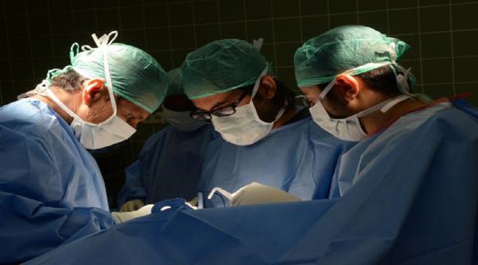مستشفى ايرانية تجري عملية جراحية في المخ دون تخدير