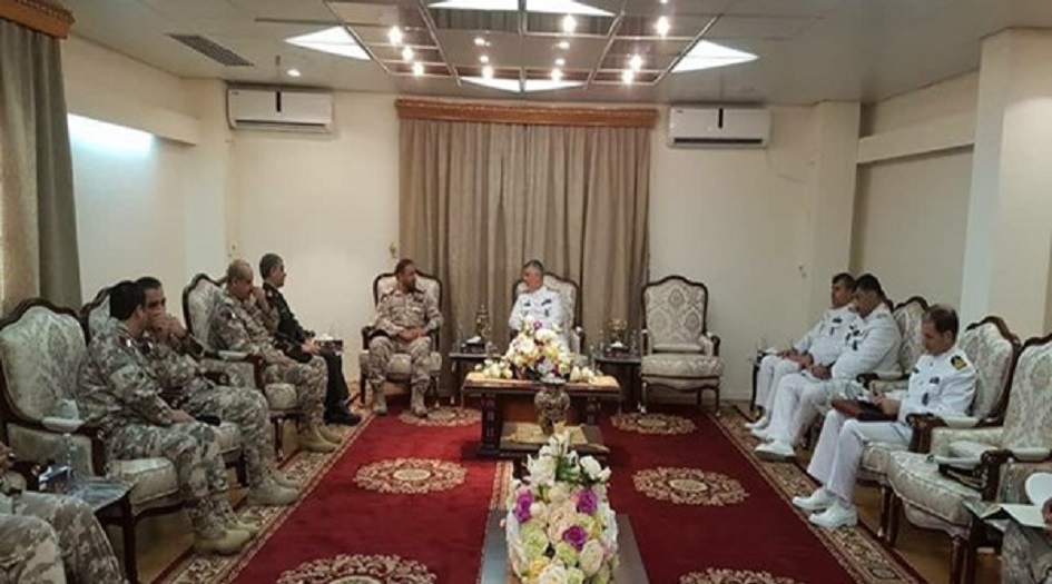في الدوحة.. قائد القوة البحرية الايرانية يلتقي نظيره القطري
