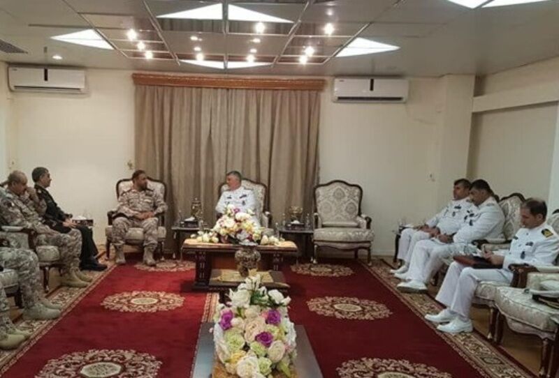 دیدار دریادار خانزادی با فرمانده نیروی دریایی قطر در دوحه  