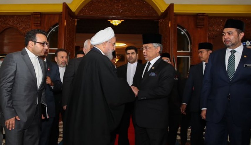 خلال لقائه ملك ماليزيا...روحاني: لا يمكن حل مشاكل العالم الإسلامي دون تضامن دوله