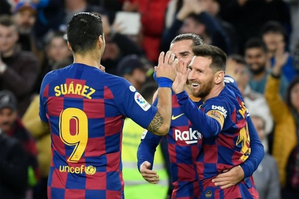 برشلونة يقسو على ألافيس ويعزز صدراته للدوري الاسباني