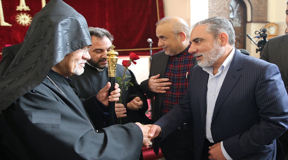 بالصور ... مراسم التآلف والمودة بين المسلمين والمسيحيين في طهران
