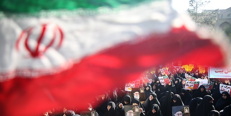 مردم تهران برای گرامیداشت «9دی» در میدان امام حسین(ع) حضور یافتند
