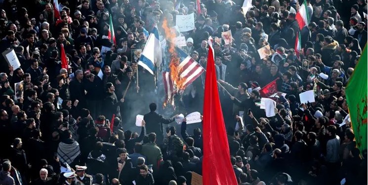 الملايين في طهران ينادون الموت لأميركا واسرائيل وال سعود مطالبين بالانتقام