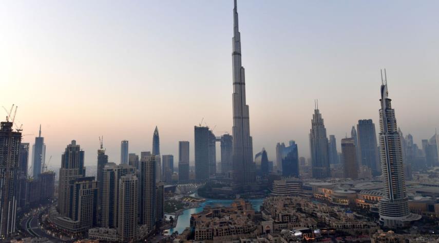 شاهد: صاعقة تضرب أعلى ناطحة سحاب في الإمارات 