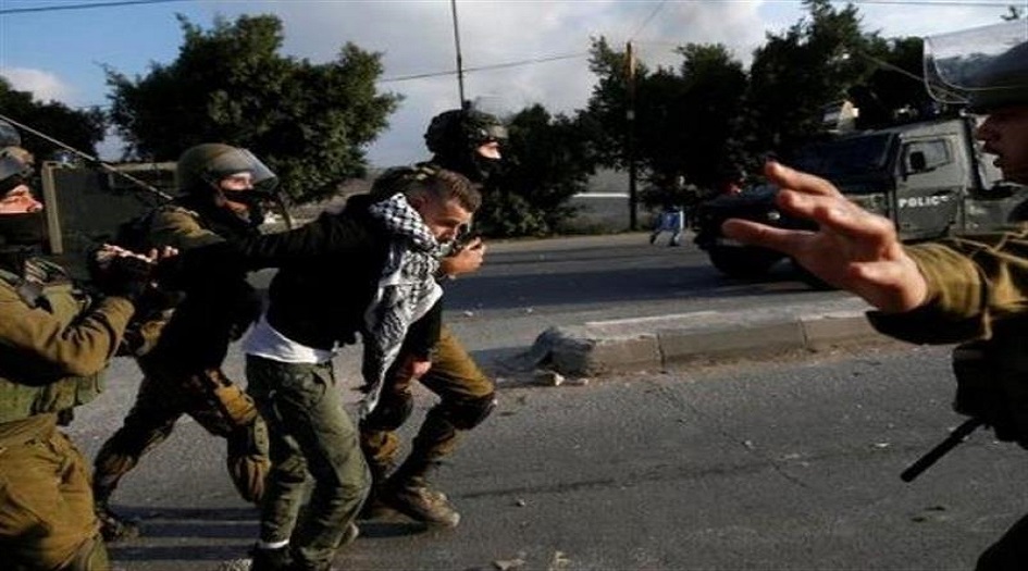 الاحتلال يعتقل فلسطينيين وبصدد الاستيلاء على أراض بالضفة