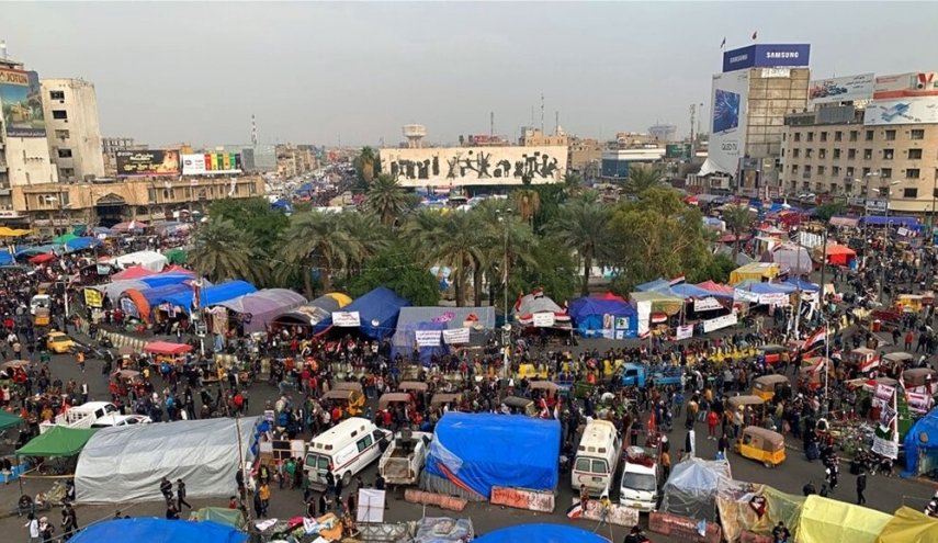 هكذا رد متظاهرو التحرير على تغريدة مقتدى الصدر الاخيرة  ؟!!