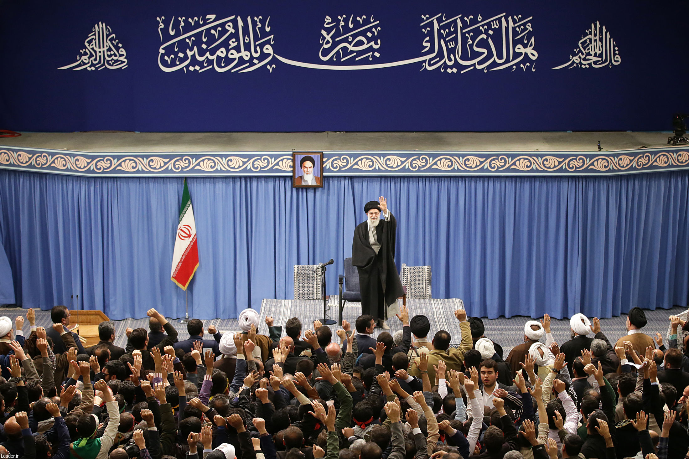 رهبر معظم انقلاب: هرکس به ایران علاقه‌مند است باید در انتخابات شرکت کند