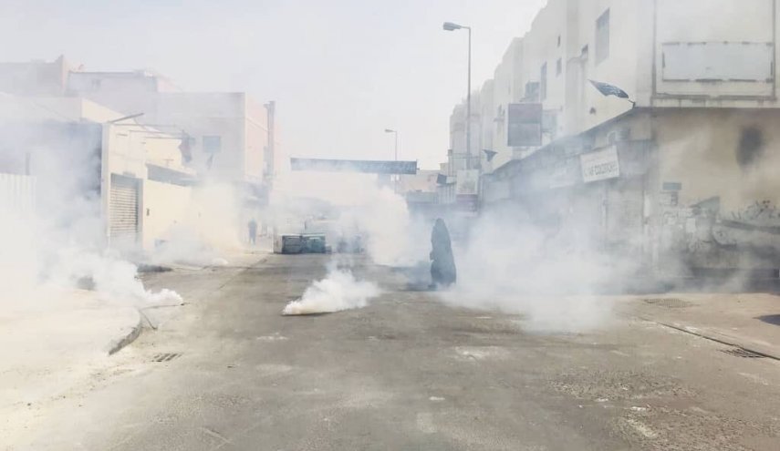النظام البحريني يقمع المسيرات السلمية في بلدة السنابس