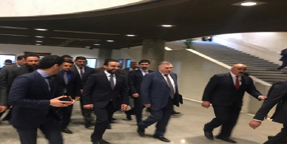 رئيس الوزراء العراقي المكلف يصل مبنى البرلمان 