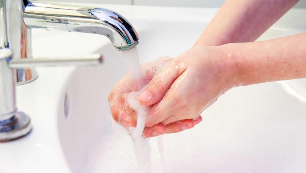 7 أخطاء تهدد صحتك عند غسل اليدين