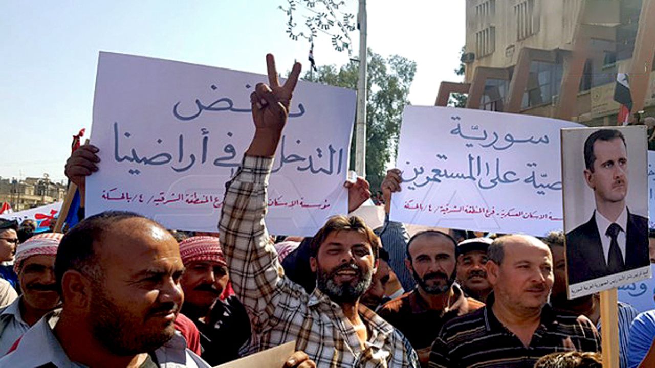 تظاهرات در دیرالزور سوریه در اعتراض به حضور اشغالگران آمریکایی