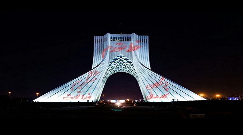 برج الحرية (ازادي) في طهران اكتسى باللون الابيض تكريما للكوادر الطبية