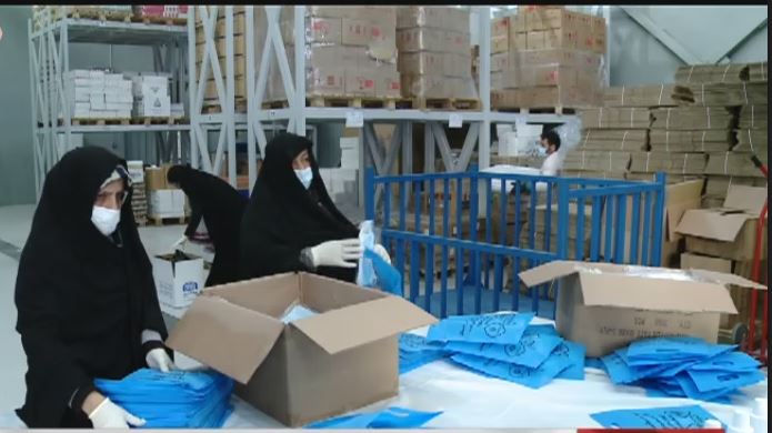 منظمة دارالقرآن الكريم في ايران تنتج 7 آلاف كمامة يومياً