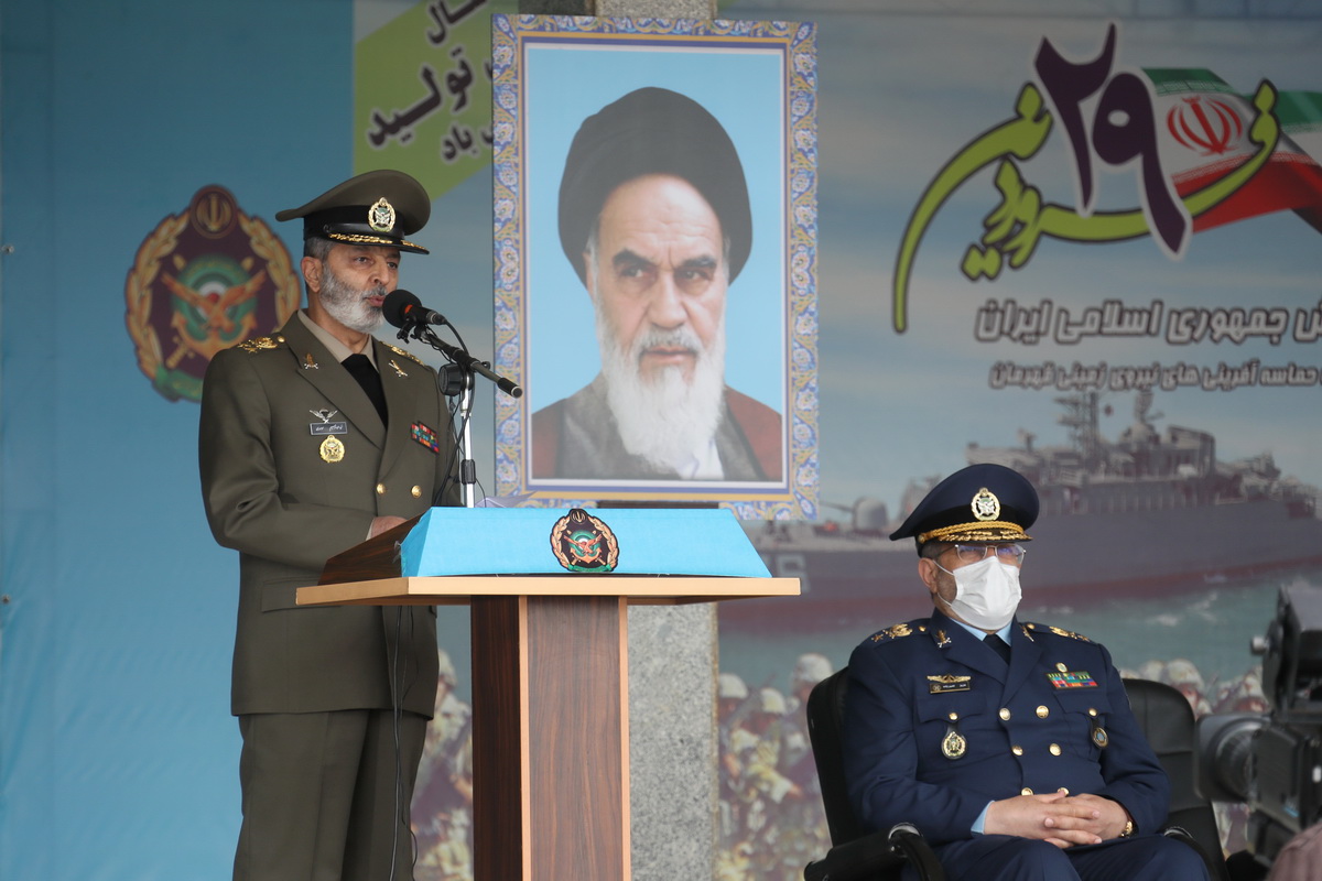 فرمانده کل ارتش : نیروهای مسلح ایران در برابر دشمنان سدی آهنین هستند