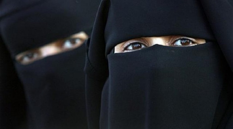 مليونير عربي يكافيء فتاة يمنية نصف مليون دولار بسبب خلفان