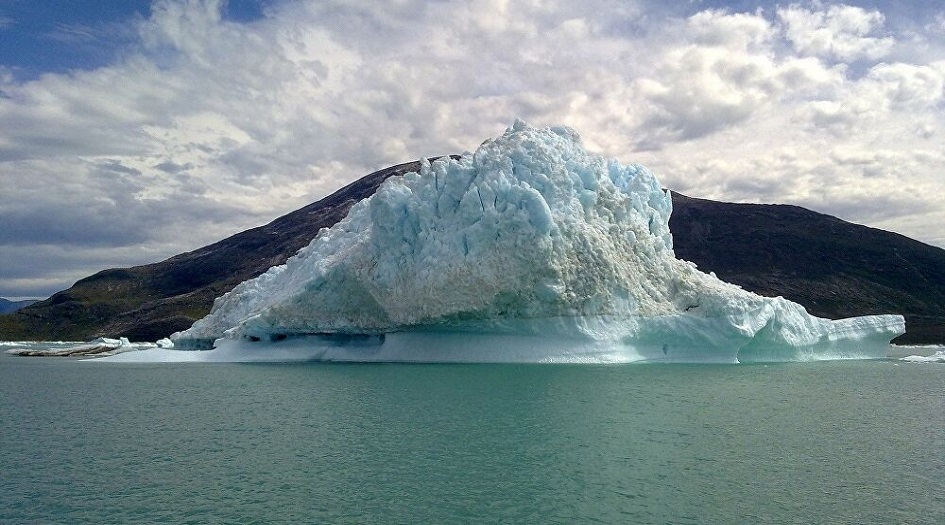 أكبر جبل جليدي في العالم يبدأ بالانهيار