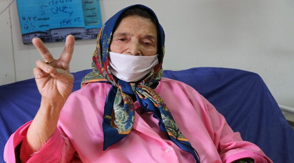 تسعينية ايرانية تتعافى من مرض كورونا