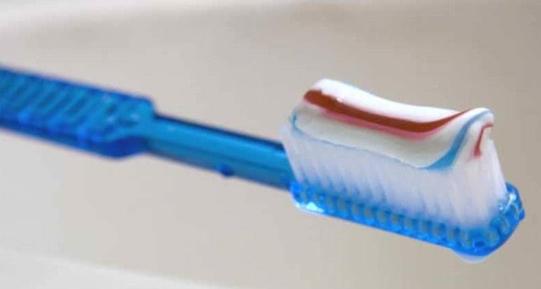 هل يحمي تنظيف الأسنان من فيروس كورونا؟