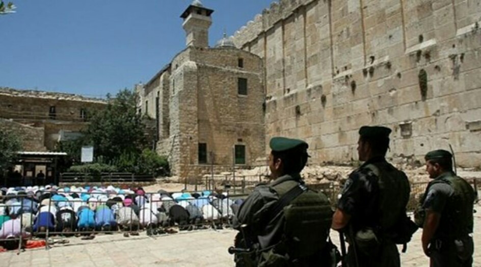 سلطات الاحتلال تُصادر أراضي تابعة للمسجد الإبراهيمي تمهيدًا لمشروعٍ تهويدي خطير