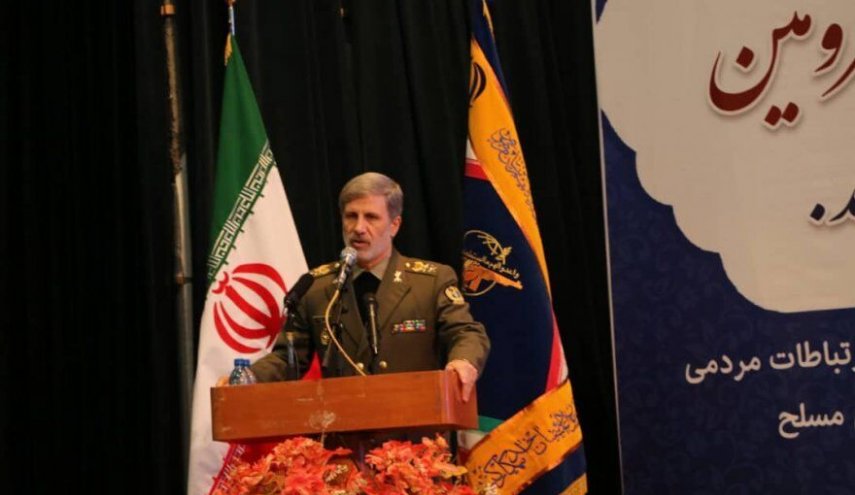 وزير الدفاع الايراني: تسليم الزوارق الحربية لحرس الثورة يعزز الامن بالخليج الفارسي