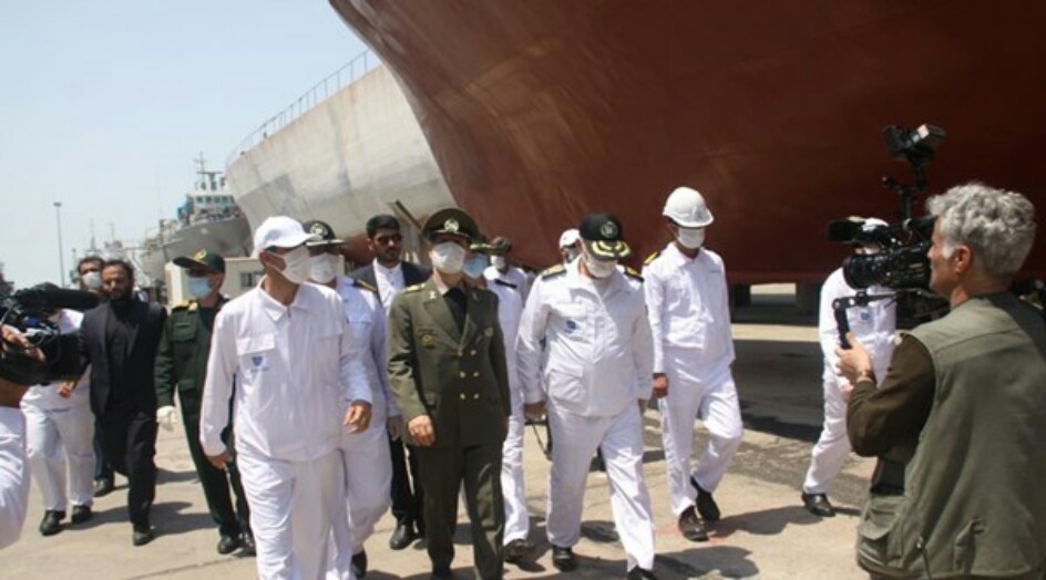 وزير الدفاع الايراني يتفقد المراحل النهائية لبناء المدمرة "دنا"