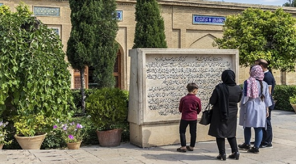 إعادة فتح أبواب مقبرتي حافظ وسعدي في شيراز 