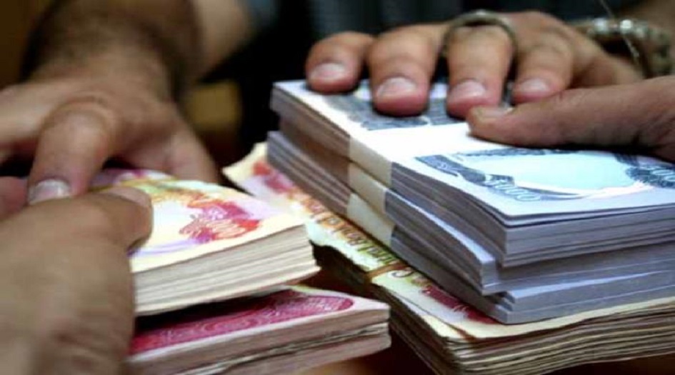بالارقام.. مستشار رئيس الوزراء العراقي يكشف معلومات بغاية الأهمية عن استقطاع الرواتب