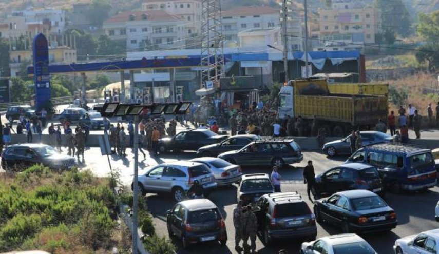 استمرار قطع الطرقات في بعض المناطق اللبنانية