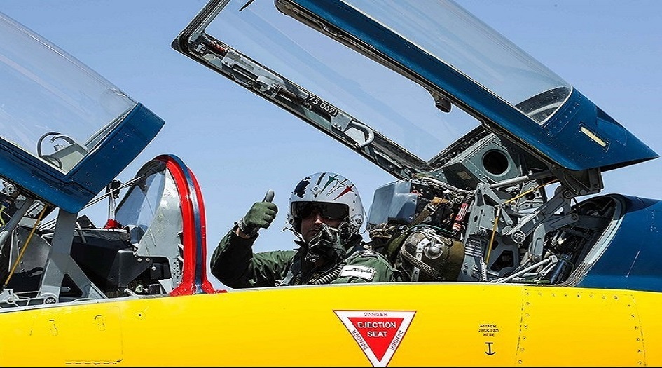 القوة الجوية الايرانية تتسلم 3 مقاتلات من طراز كوثر.. (بالصور)