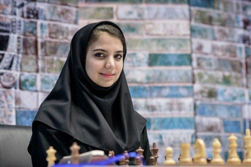 لاعبة شطرنج ايرانية تتغلب على منافستها الاميركية