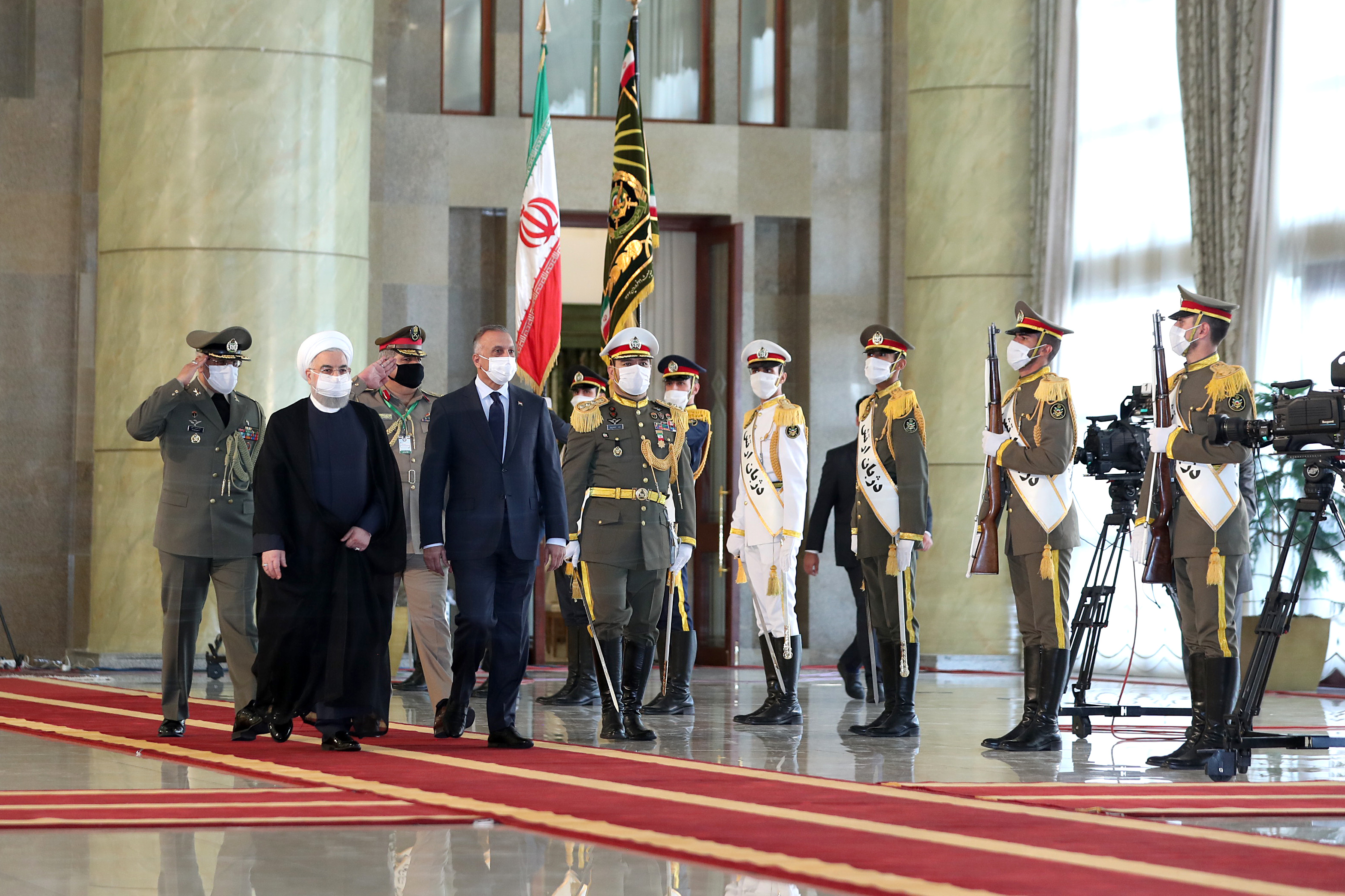  استقبال رسمی روحانی از نخست وزیر عراق در تهران